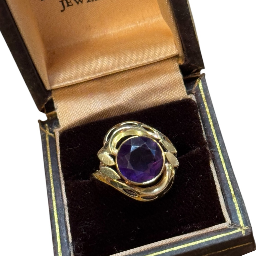 Elegant Vintage 14k Gold  Purple amethyst fancy Gemstone Ring